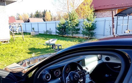 Mercedes-Benz E-Класс, 2019 год, 2 500 000 рублей, 5 фотография