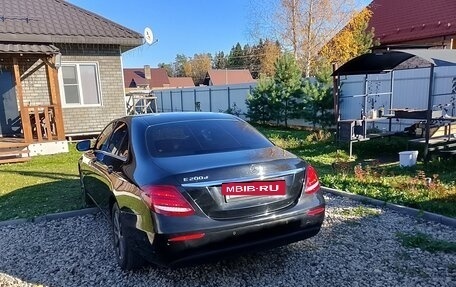 Mercedes-Benz E-Класс, 2019 год, 2 500 000 рублей, 3 фотография