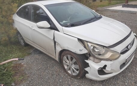 Hyundai Solaris II рестайлинг, 2012 год, 320 000 рублей, 3 фотография