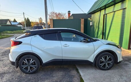 Toyota C-HR I рестайлинг, 2020 год, 2 200 000 рублей, 4 фотография