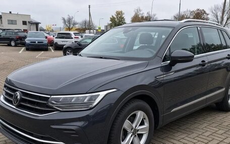 Volkswagen Tiguan II, 2022 год, 2 292 000 рублей, 1 фотография