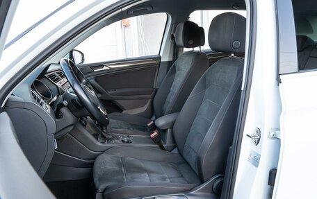 Volkswagen Tiguan II, 2019 год, 2 840 000 рублей, 10 фотография