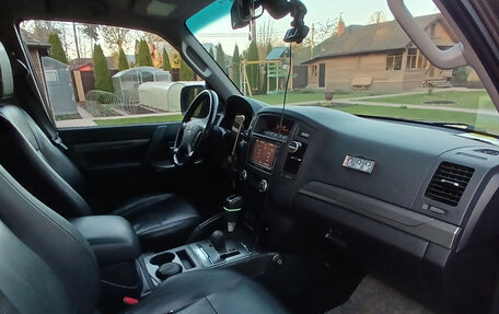 Mitsubishi Pajero IV рестайлинг 2, 2012 год, 2 350 000 рублей, 2 фотография