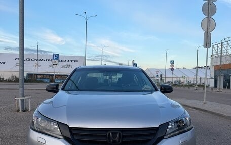 Honda Accord IX рестайлинг, 2013 год, 1 000 000 рублей, 3 фотография