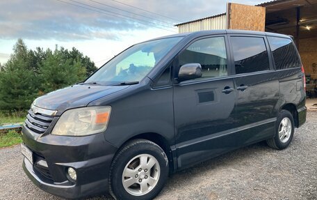Toyota Noah III, 2003 год, 1 000 000 рублей, 3 фотография
