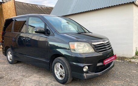 Toyota Noah III, 2003 год, 1 000 000 рублей, 2 фотография