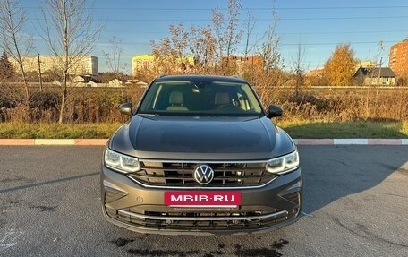 Volkswagen Tiguan II, 2021 год, 3 150 000 рублей, 2 фотография