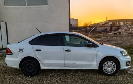 Volkswagen Polo VI (EU Market), 2015 год, 360 000 рублей, 2 фотография