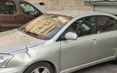 Toyota Avensis III рестайлинг, 2004 год, 450 000 рублей, 1 фотография