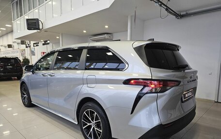 Toyota Sienna, 2022 год, 4 299 000 рублей, 7 фотография