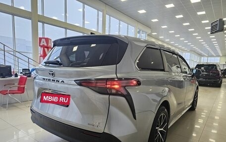 Toyota Sienna, 2022 год, 4 299 000 рублей, 9 фотография