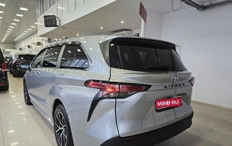 Toyota Sienna, 2022 год, 4 299 000 рублей, 8 фотография
