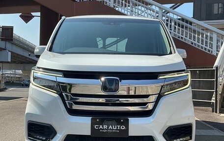 Honda Stepwgn IV рестайлинг, 2019 год, 1 830 000 рублей, 4 фотография