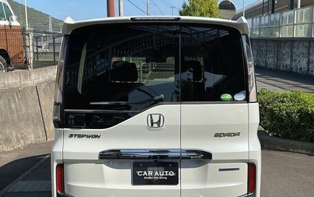 Honda Stepwgn IV рестайлинг, 2019 год, 1 830 000 рублей, 7 фотография