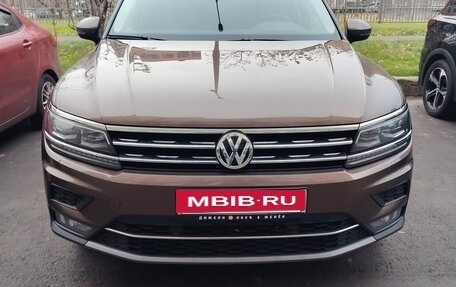Volkswagen Tiguan II, 2019 год, 1 818 000 рублей, 2 фотография