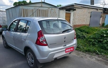 Renault Sandero I, 2011 год, 655 000 рублей, 2 фотография
