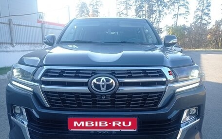 Toyota Land Cruiser 200, 2014 год, 3 299 999 рублей, 2 фотография