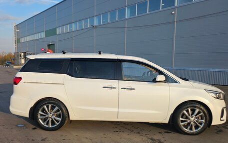 KIA Carnival III, 2019 год, 2 300 000 рублей, 7 фотография