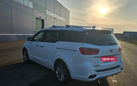 KIA Carnival III, 2019 год, 2 300 000 рублей, 4 фотография