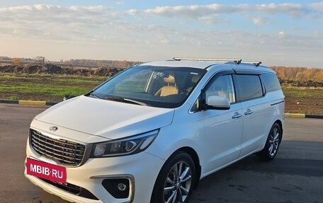 KIA Carnival III, 2019 год, 2 300 000 рублей, 2 фотография