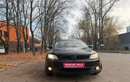 Volkswagen Jetta VII, 2012 год, 900 000 рублей, 2 фотография