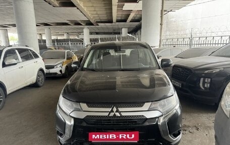 Mitsubishi Outlander III рестайлинг 3, 2018 год, 1 366 200 рублей, 2 фотография