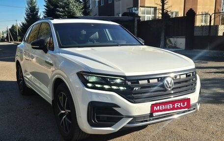 Volkswagen Touareg III, 2019 год, 4 350 000 рублей, 3 фотография