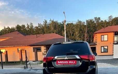 Mitsubishi Outlander III рестайлинг 3, 2020 год, 2 700 000 рублей, 3 фотография