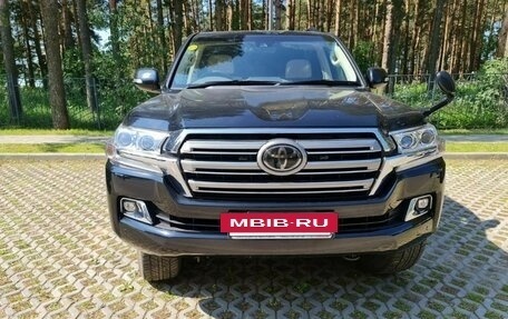 Toyota Land Cruiser 200, 2019 год, 7 000 000 рублей, 5 фотография