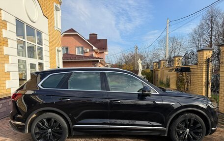 Volkswagen Touareg III, 2019 год, 4 500 000 рублей, 3 фотография