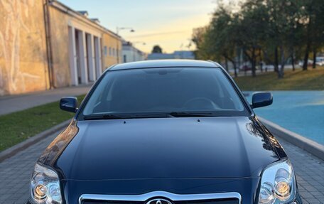 Toyota Avensis III рестайлинг, 2006 год, 675 000 рублей, 3 фотография