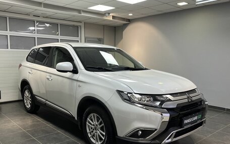 Mitsubishi Outlander III рестайлинг 3, 2020 год, 2 359 000 рублей, 3 фотография