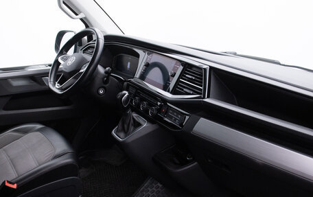 Volkswagen Multivan T6 рестайлинг, 2021 год, 4 790 000 рублей, 7 фотография