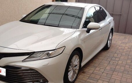 Toyota Camry, 2020 год, 3 800 000 рублей, 2 фотография