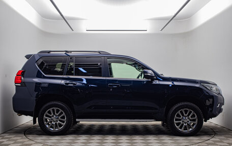 Toyota Land Cruiser Prado 150 рестайлинг, 2019 год, 5 122 000 рублей, 6 фотография
