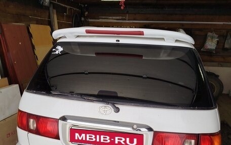 Toyota Ipsum II, 2000 год, 600 000 рублей, 4 фотография