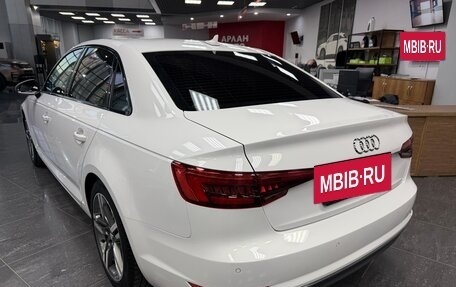 Audi A4, 2015 год, 1 950 000 рублей, 4 фотография