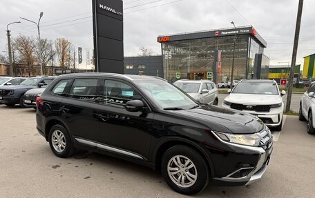 Mitsubishi Outlander III рестайлинг 3, 2015 год, 1 599 000 рублей, 4 фотография