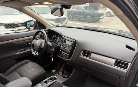 Mitsubishi Outlander III рестайлинг 3, 2015 год, 1 599 000 рублей, 13 фотография