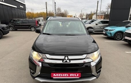 Mitsubishi Outlander III рестайлинг 3, 2015 год, 1 599 000 рублей, 2 фотография