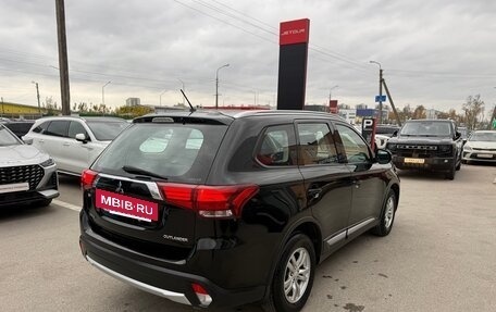 Mitsubishi Outlander III рестайлинг 3, 2015 год, 1 599 000 рублей, 6 фотография