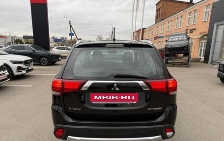 Mitsubishi Outlander III рестайлинг 3, 2015 год, 1 599 000 рублей, 7 фотография