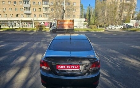 Hyundai Solaris II рестайлинг, 2012 год, 890 000 рублей, 5 фотография