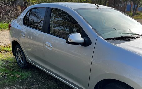 Renault Logan II, 2015 год, 800 000 рублей, 2 фотография