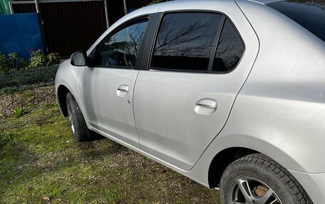 Renault Logan II, 2015 год, 800 000 рублей, 3 фотография