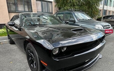 Dodge Challenger III рестайлинг 2, 2018 год, 3 400 000 рублей, 2 фотография