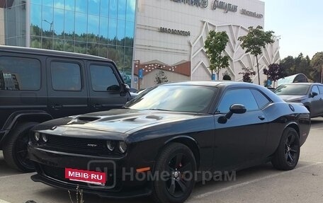 Dodge Challenger III рестайлинг 2, 2018 год, 3 400 000 рублей, 3 фотография