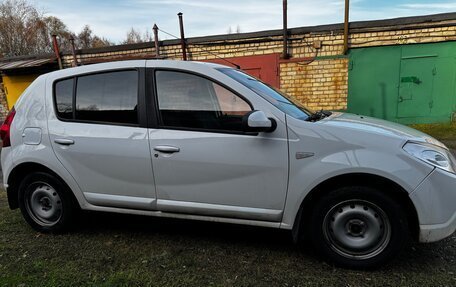 Renault Sandero I, 2012 год, 490 000 рублей, 2 фотография