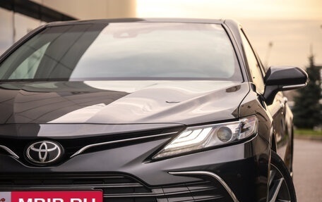Toyota Camry, 2023 год, 3 199 000 рублей, 2 фотография