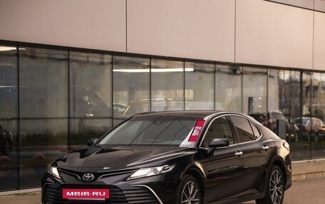 Toyota Camry, 2023 год, 3 199 000 рублей, 3 фотография